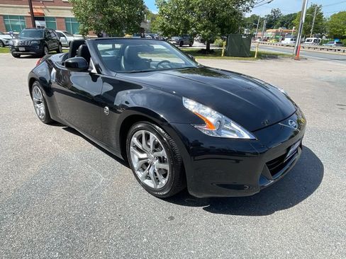 Used 2010 Nissan 370Z Touring RWD image 5