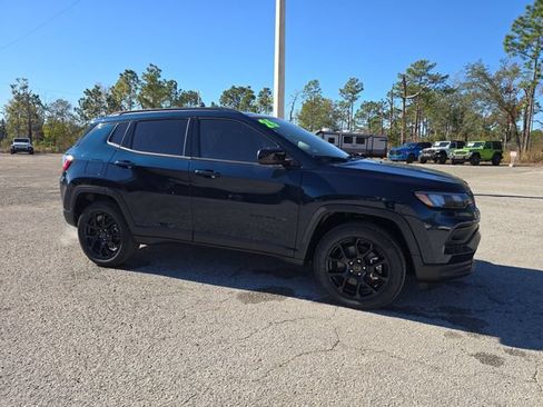 Used 2026 Jeep Compass Latitude AWD/4WD image 2