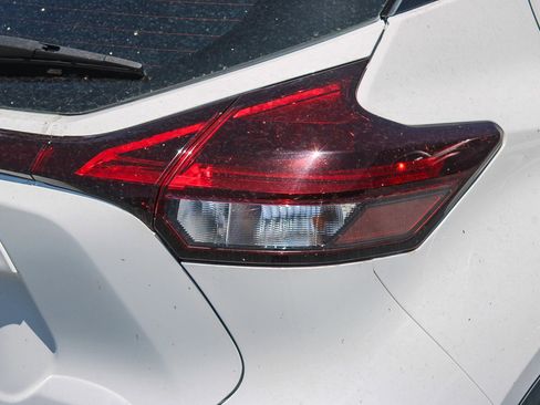 Used 2022 Nissan Kicks SR FWD image 15
