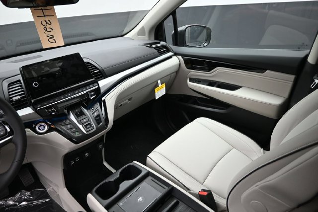 New 2026 Honda Odyssey Touring image 14