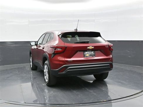 Used 2025 Chevrolet Trax LS image 5