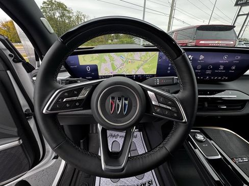 Used 2025 Buick Enclave Avenir w/ Super Cruise Package image 17