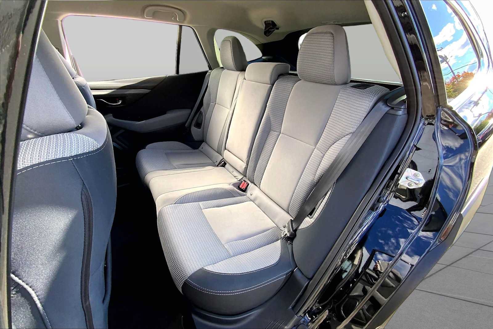 Used 2025 Subaru Outback Premium AWD/4WD image 21