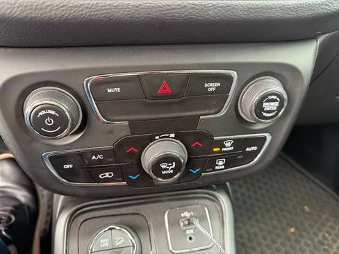 Used 2020 Jeep Compass Trailhawk AWD/4WD image 13