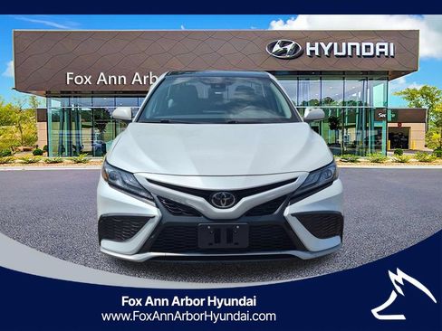 Used 2022 Toyota Camry XSE FWD image 8