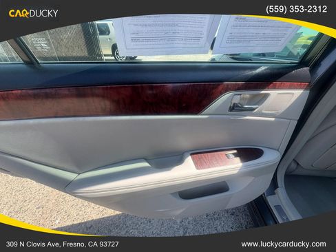 Used 2012 Toyota Avalon Limited image 21