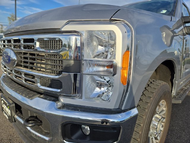 Used 2023 Ford F350 4x4 Crew Cab Super Duty image 7