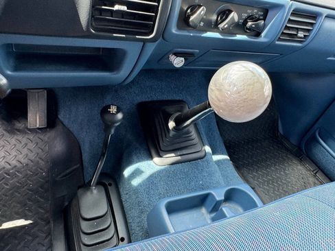 Used 1995 Ford F150 4x4 Regular Cab image 23