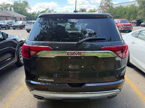 Used 2018 GMC Acadia Denali w/ Technology Package FWD image 3