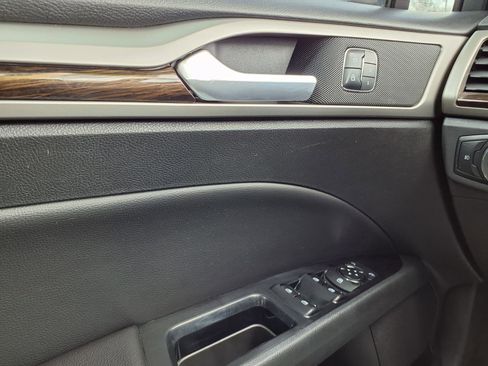 Used 2015 Ford Fusion SE w/ Equipment Group 202A image 18