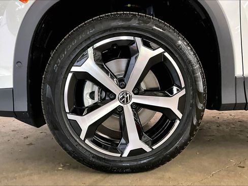 New 2026 Volkswagen Tiguan SE image 14