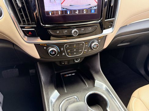 Used 2023 Chevrolet Traverse Premier AWD/4WD image 20