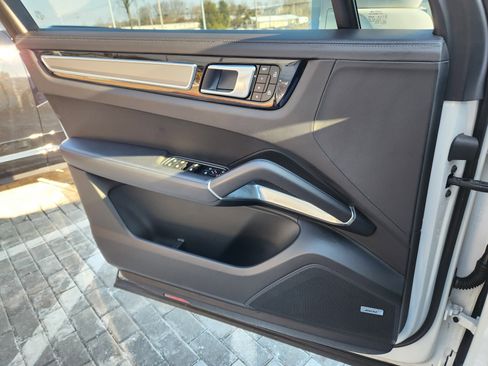 Used 2023 Porsche Cayenne Turbo image 25