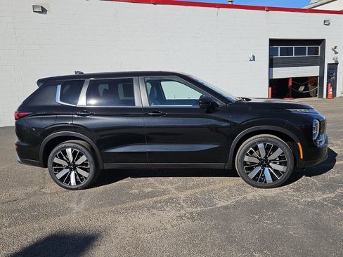 New 2026 Mitsubishi Outlander SE image 15