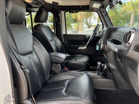 Used 2015 Jeep Wrangler Unlimited Sahara w/ Dual Top Group image 31