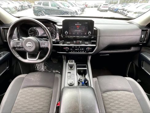 Used 2024 Nissan Pathfinder SV image 21