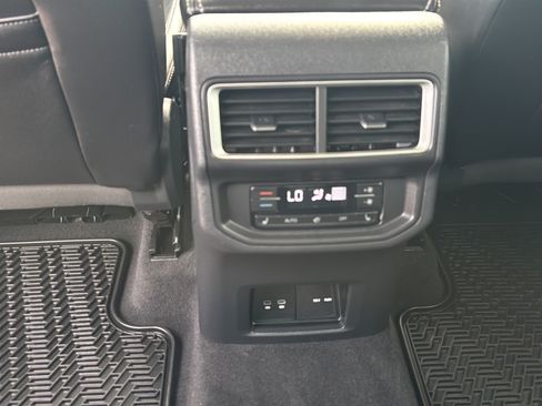 Used 2025 Volkswagen Atlas SEL AWD/4WD image 17