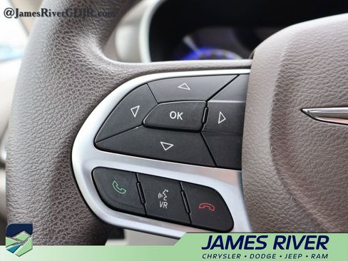 Used 2017 Chrysler Pacifica LX image 24