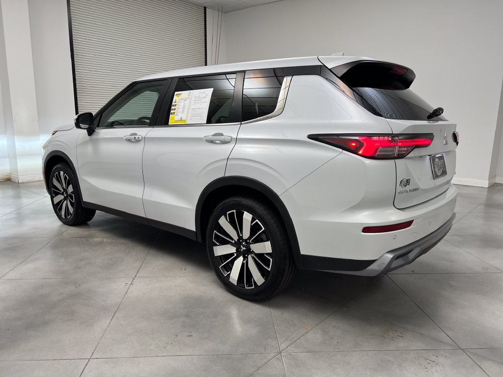 Used 2025 Mitsubishi Outlander SE AWD/4WD image 6