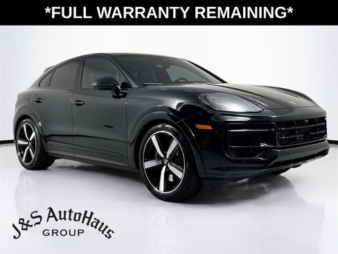 Used 2025 Porsche Cayenne GTS AWD/4WD image 1