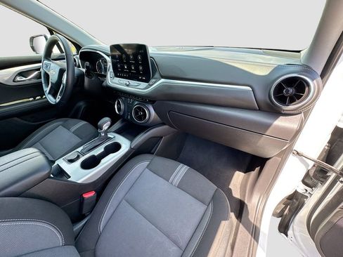 Used 2025 Chevrolet Blazer LT image 27