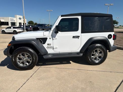 Used 2020 Jeep Wrangler Sport AWD/4WD image 2