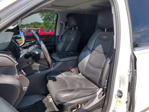 Used 2017 Cadillac Escalade ESV Premium Luxury AWD/4WD image 2