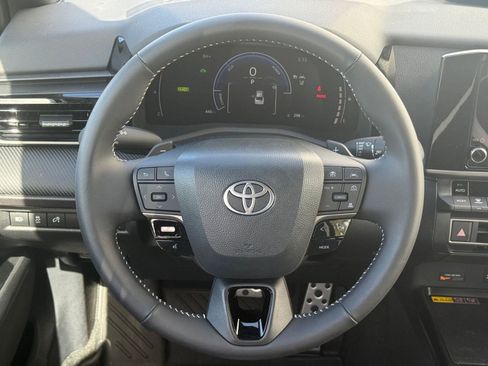 Used 2025 Toyota Camry SE image 16