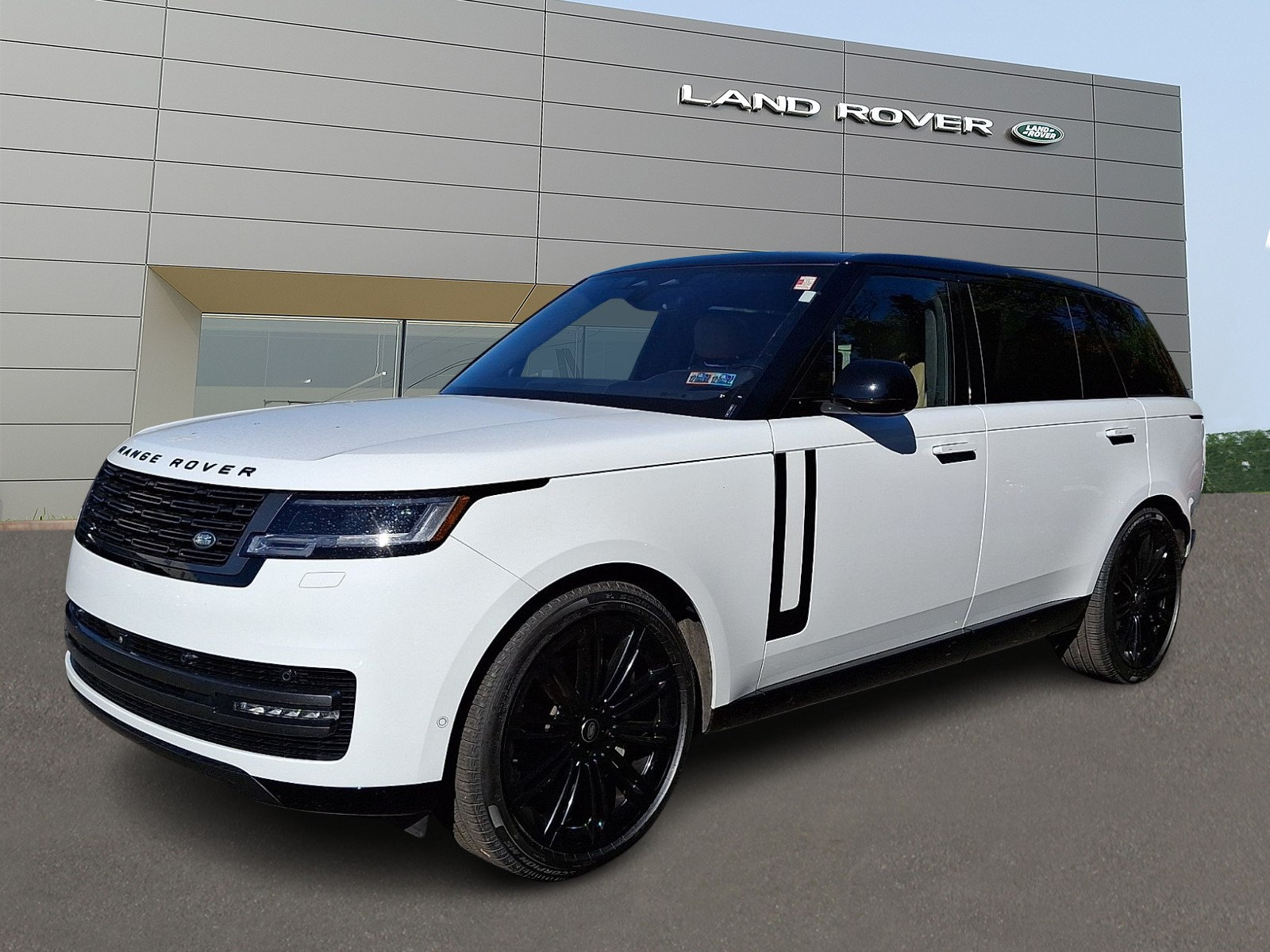 Used 2023 Land Rover Range Rover Long Wheelbase SE AWD/4WD image 1