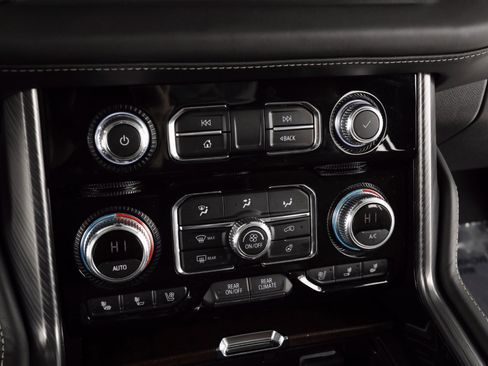 Used 2023 GMC Yukon Denali Ultimate image 16