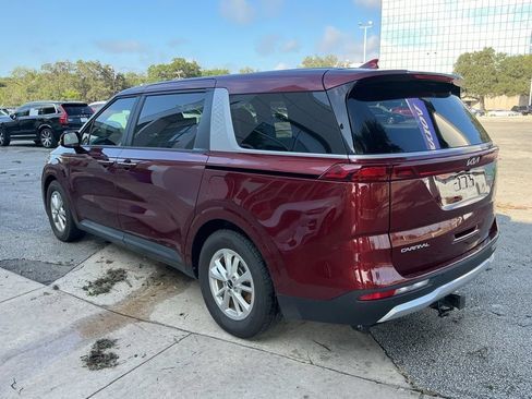Used 2023 Kia Carnival LX FWD image 3