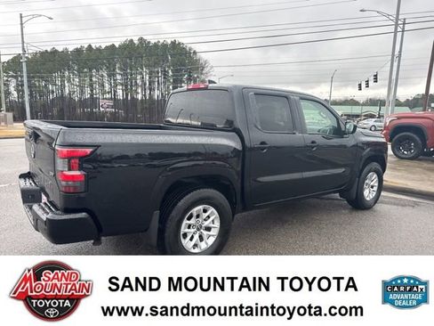 Used 2024 Nissan Frontier SV w/ Technology Package image 3