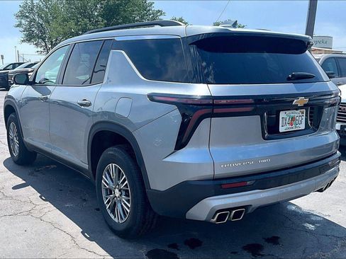 Used 2024 Chevrolet Traverse LT AWD/4WD image 5