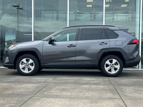 Used 2021 Toyota RAV4 XLE w/ XLE Grade Weather Package AWD/4WD image 6