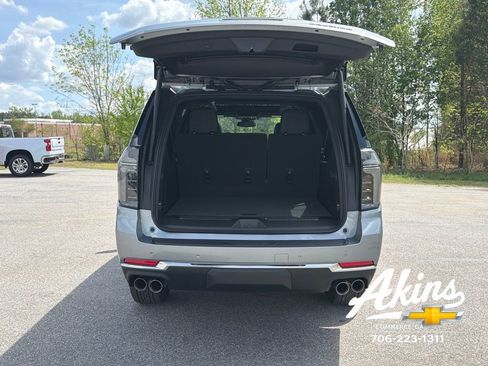 New 2026 Chevrolet Suburban Premier w/ Sun And Tow Package AWD/4WD image 8