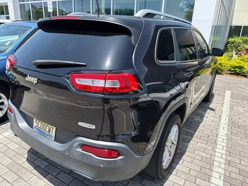 Used 2016 Jeep Cherokee Latitude FWD image 11
