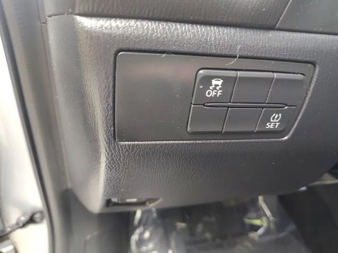 Used 2018 MAZDA MAZDA3 Touring FWD image 11