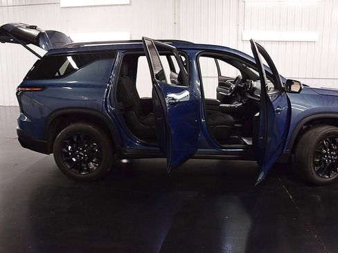 Used 2024 Chevrolet Traverse LT w/ Midnight/Sport Edition AWD/4WD image 32