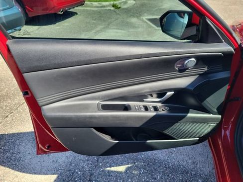 Used 2022 Hyundai Elantra Limited FWD image 15