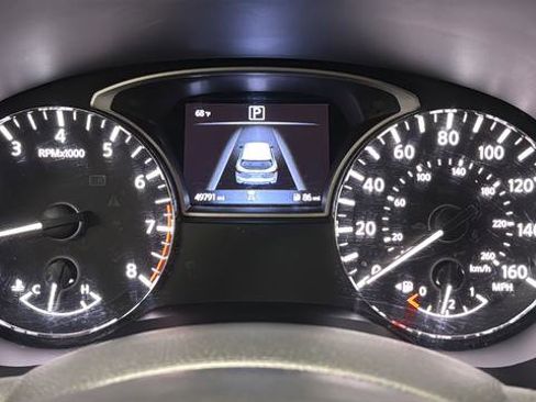 Used 2020 Nissan Pathfinder S FWD image 16