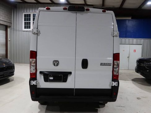 Used 2025 RAM ProMaster 2500 w/ Convenience Group FWD image 4