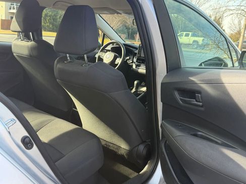 Used 2022 Toyota Corolla LE image 11