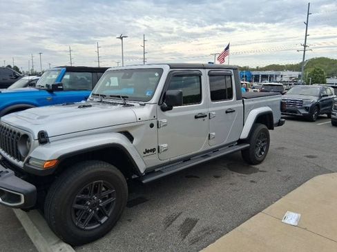 Used 2024 Jeep Gladiator Sport image 1