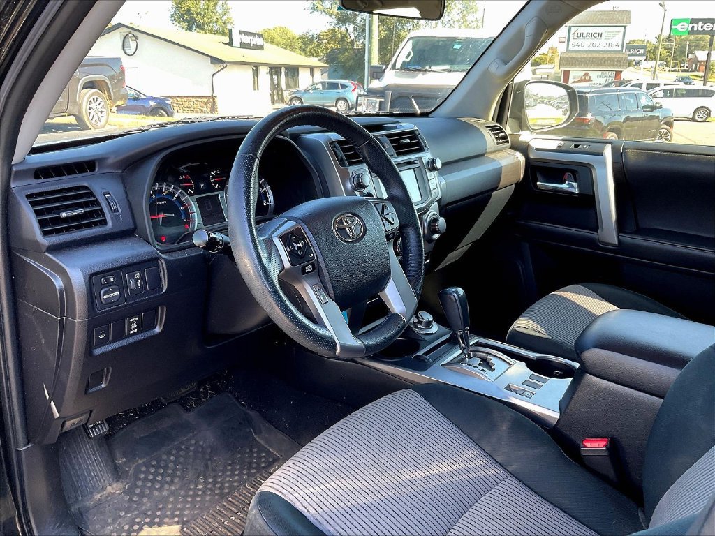 Used 2019 Toyota 4Runner SR5 AWD/4WD image 5