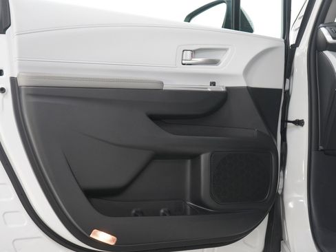 Used 2025 Toyota Sienna XLE image 23
