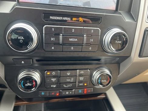 Used 2018 Ford F150 Lariat w/ Equipment Group 502A Luxury image 26