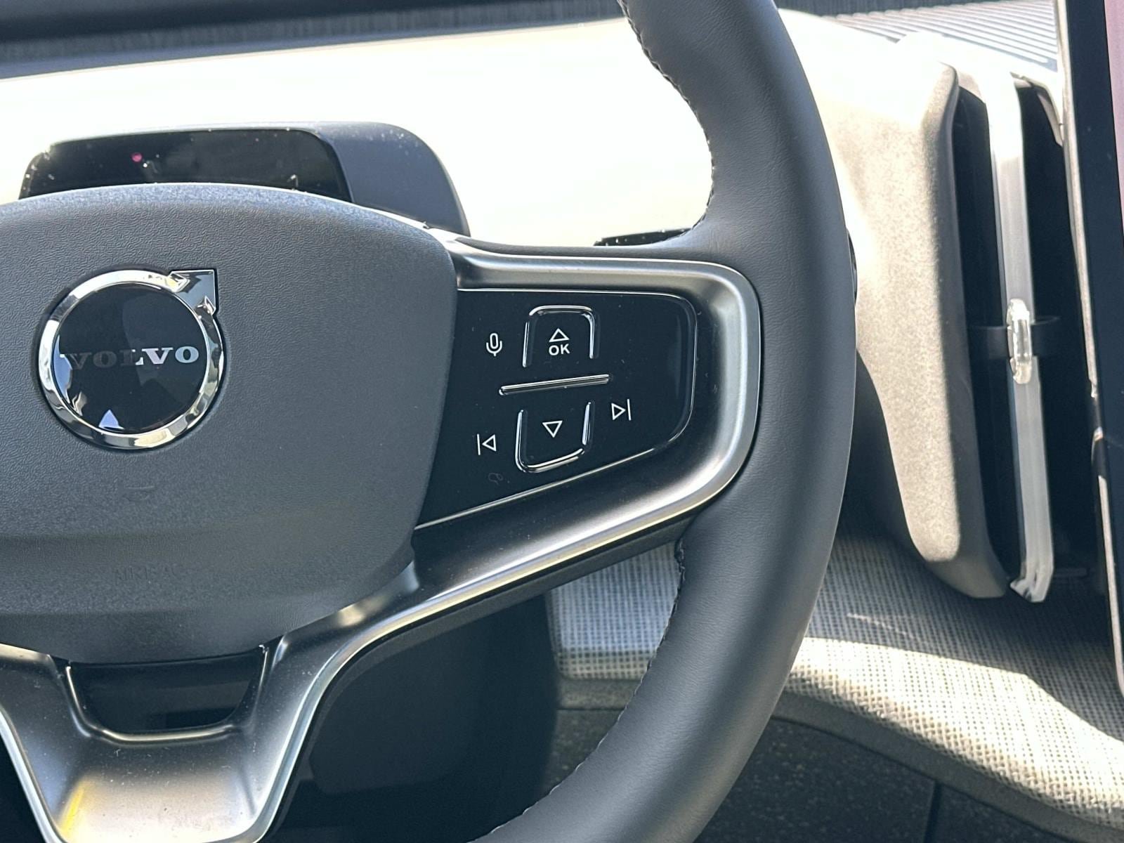 New 2026 Volvo EX30 Plus AWD/4WD image 9