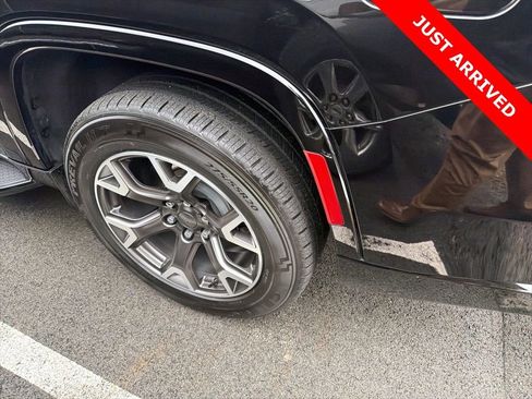 Used 2024 Jeep Wagoneer L Series III w/ Flexible Seating Group image 7