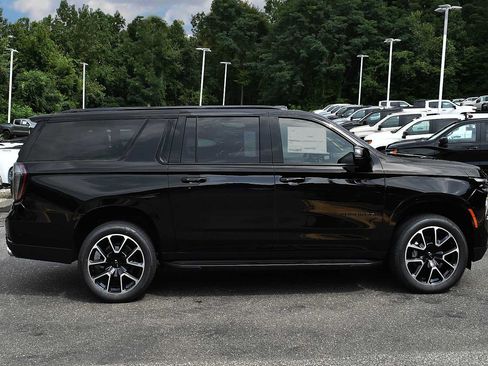 New 2026 Chevrolet Suburban RST w/ Comfort Package AWD/4WD image 6