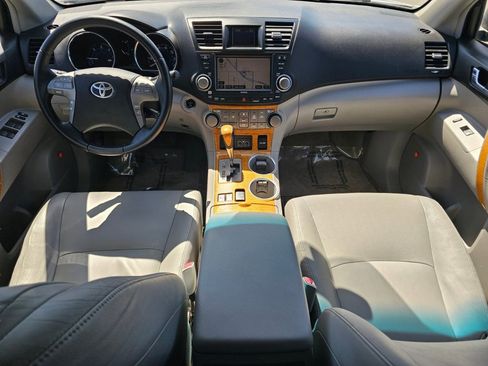 Used 2010 Toyota Highlander Limited AWD/4WD image 2